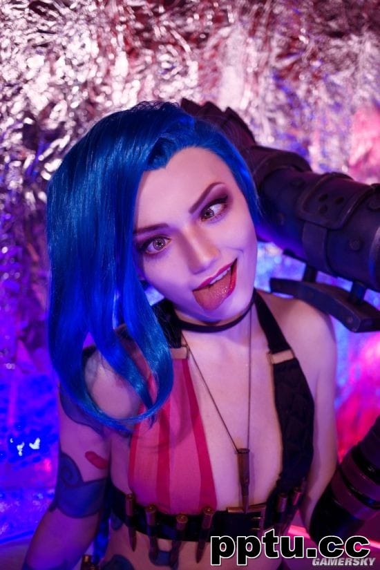 长腿翘臀的香甜正妹 火辣纤腰的白俄COSER