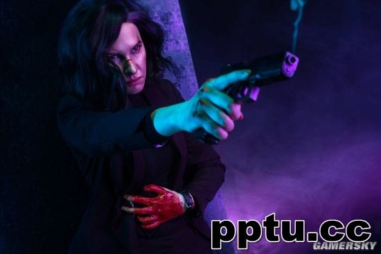 俄妹COS《疾速追杀》性转基努里维斯 女杀神气场不减