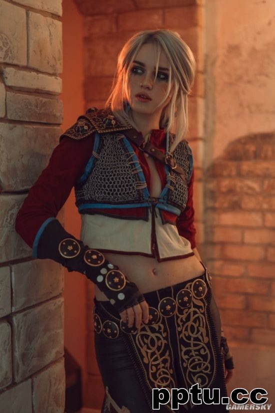 俄妹COS《巫师3》希里 白皙美腿修长性感-皮皮兔动漫