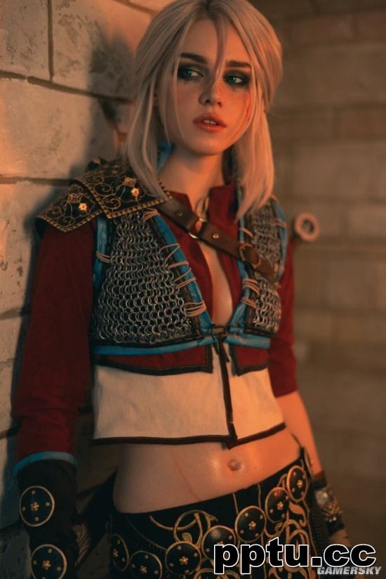 俄妹COS《巫师3》希里 白皙美腿修长性感