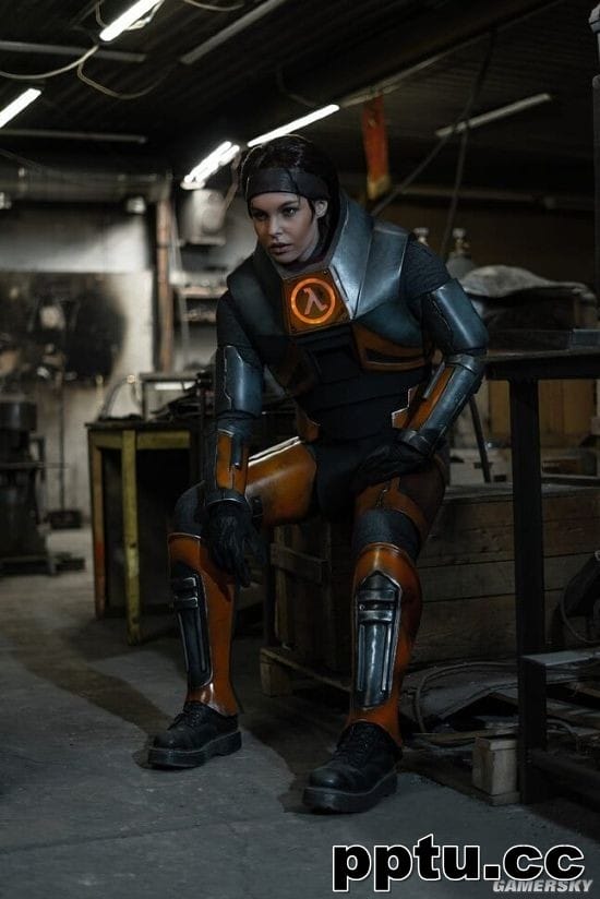 俄妹COS《半条命Alyx》女主 身披战甲的冷艳女战士