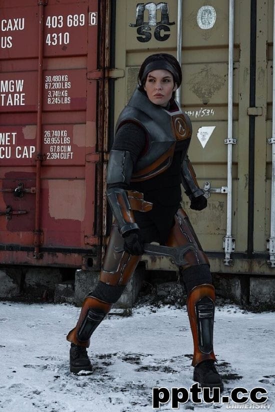 俄妹COS《半条命Alyx》女主 身披战甲的冷艳女战士