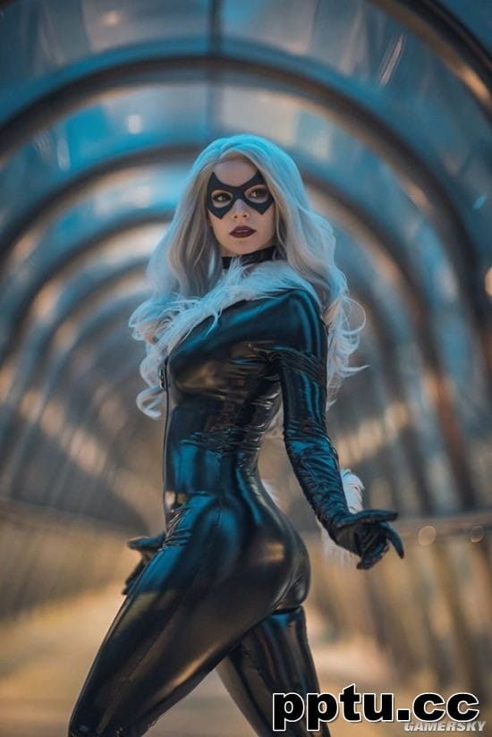 纤腰翘臀的丰满美 匈牙利辣妹COSER也是老二次元