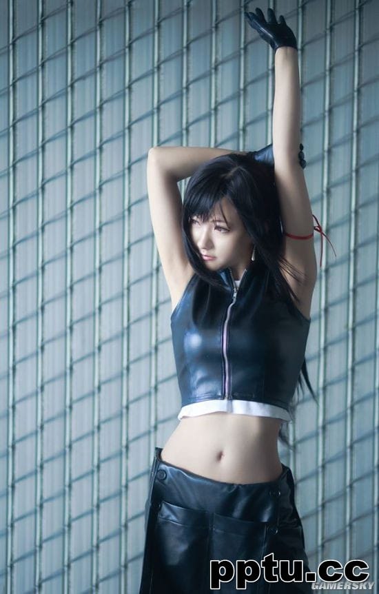 《最终幻想7》蒂法COS 皮衣女神绝妙身材-皮皮兔动漫