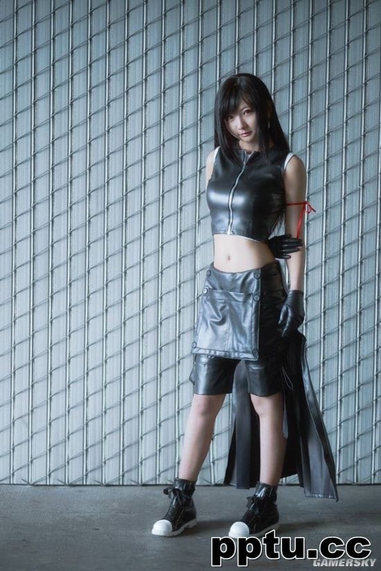 《最终幻想7》蒂法COS 皮衣女神绝妙身材
