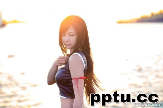 《最终幻想7》蒂法COS 皮衣女神绝妙身材