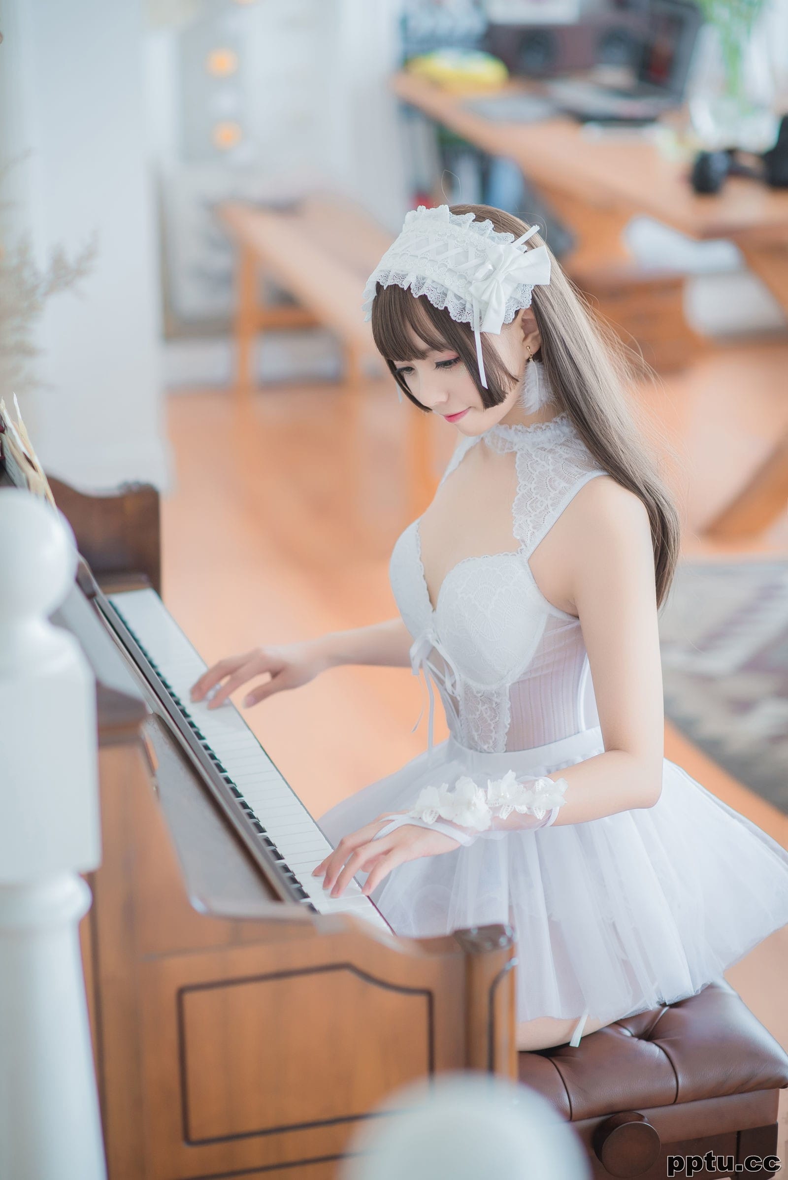 小野妹子w《白色纱裙+蕾姆护士+蕾姆兔女郎》  [COSPLAY美女] 写真集