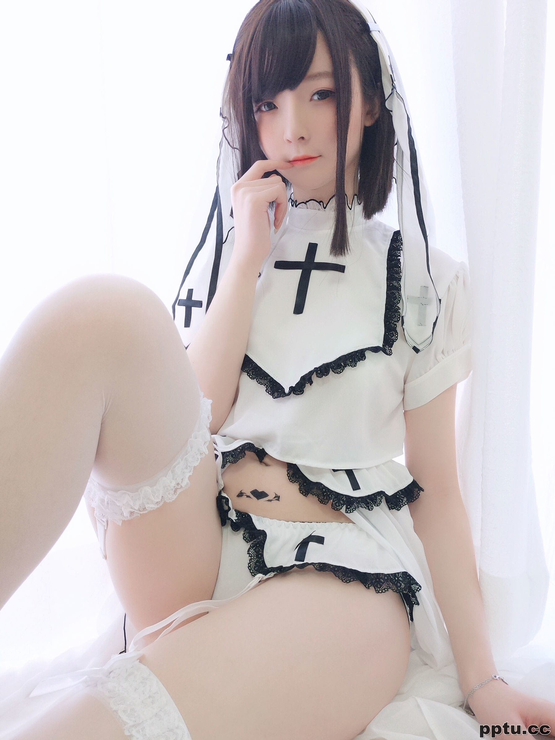 一小央泽《白修女》 [COSPLAY福利] 写真集