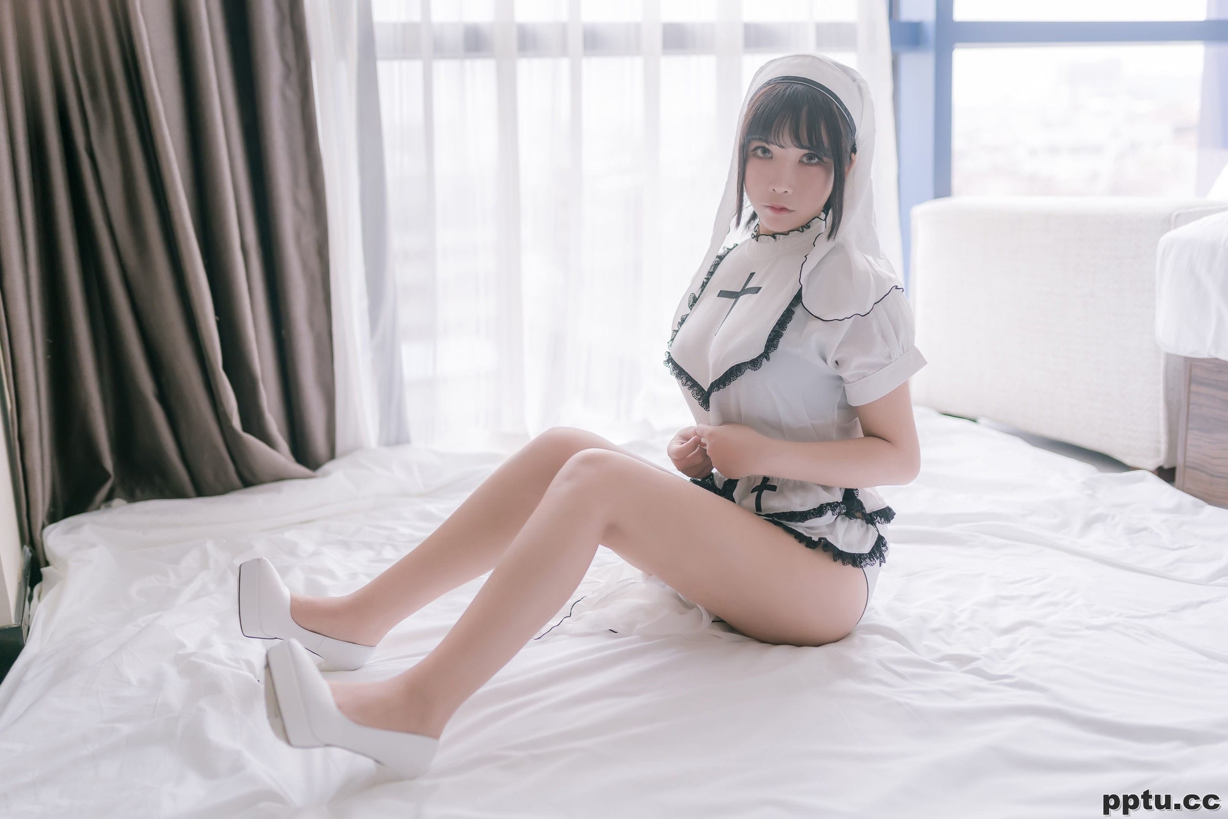 COSER抱走莫子aa《纯白修女》 [COSPLAY美女] 写真集
