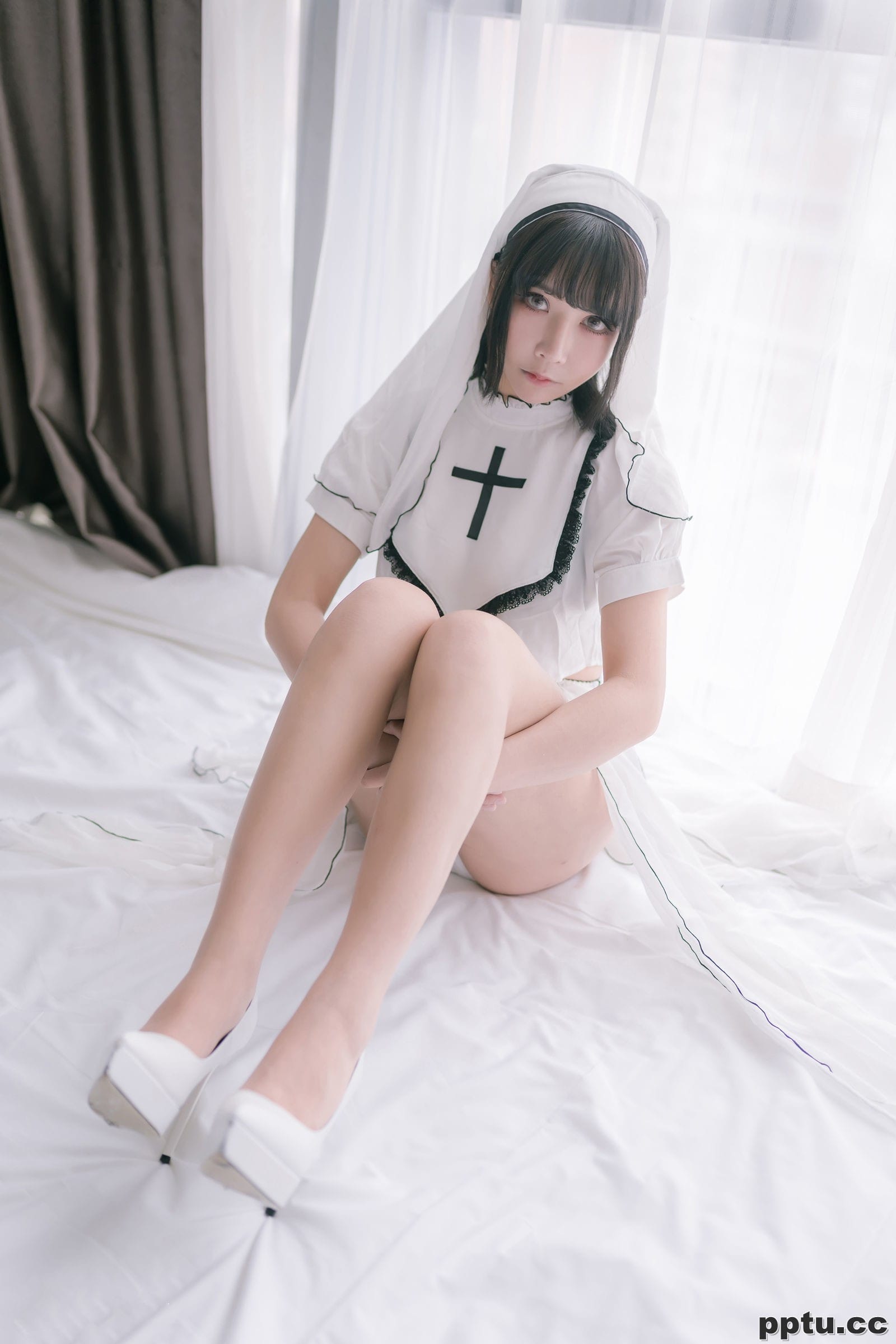 COSER抱走莫子aa《纯白修女》 [COSPLAY美女] 写真集
