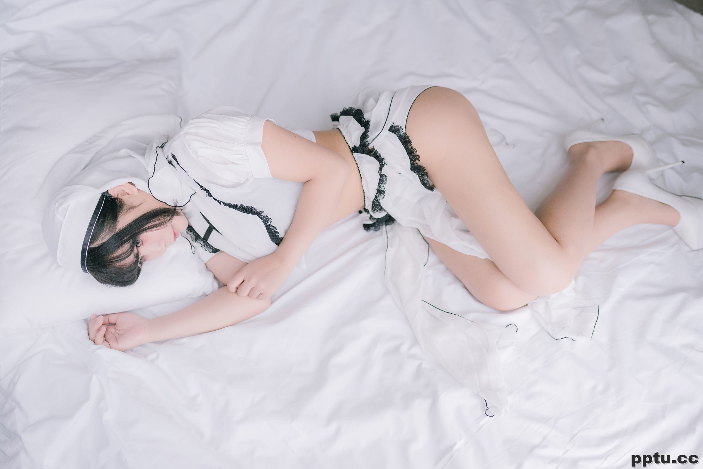 COSER抱走莫子aa《纯白修女》 [COSPLAY美女] 写真集