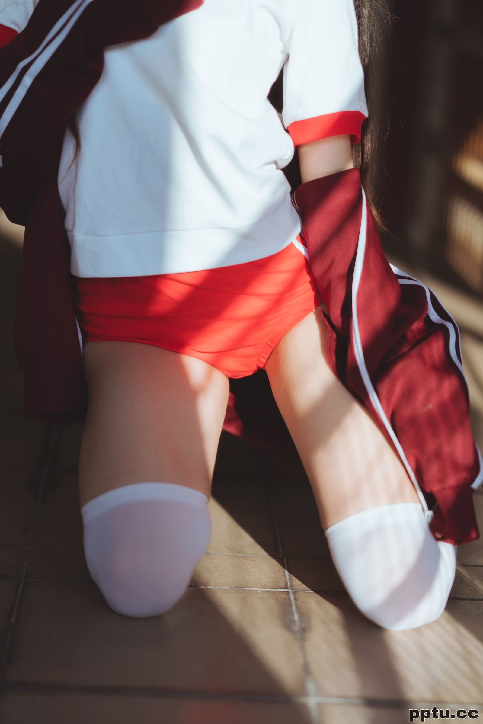 桜桃喵《红色体操服》 [萝莉COS] 写真集