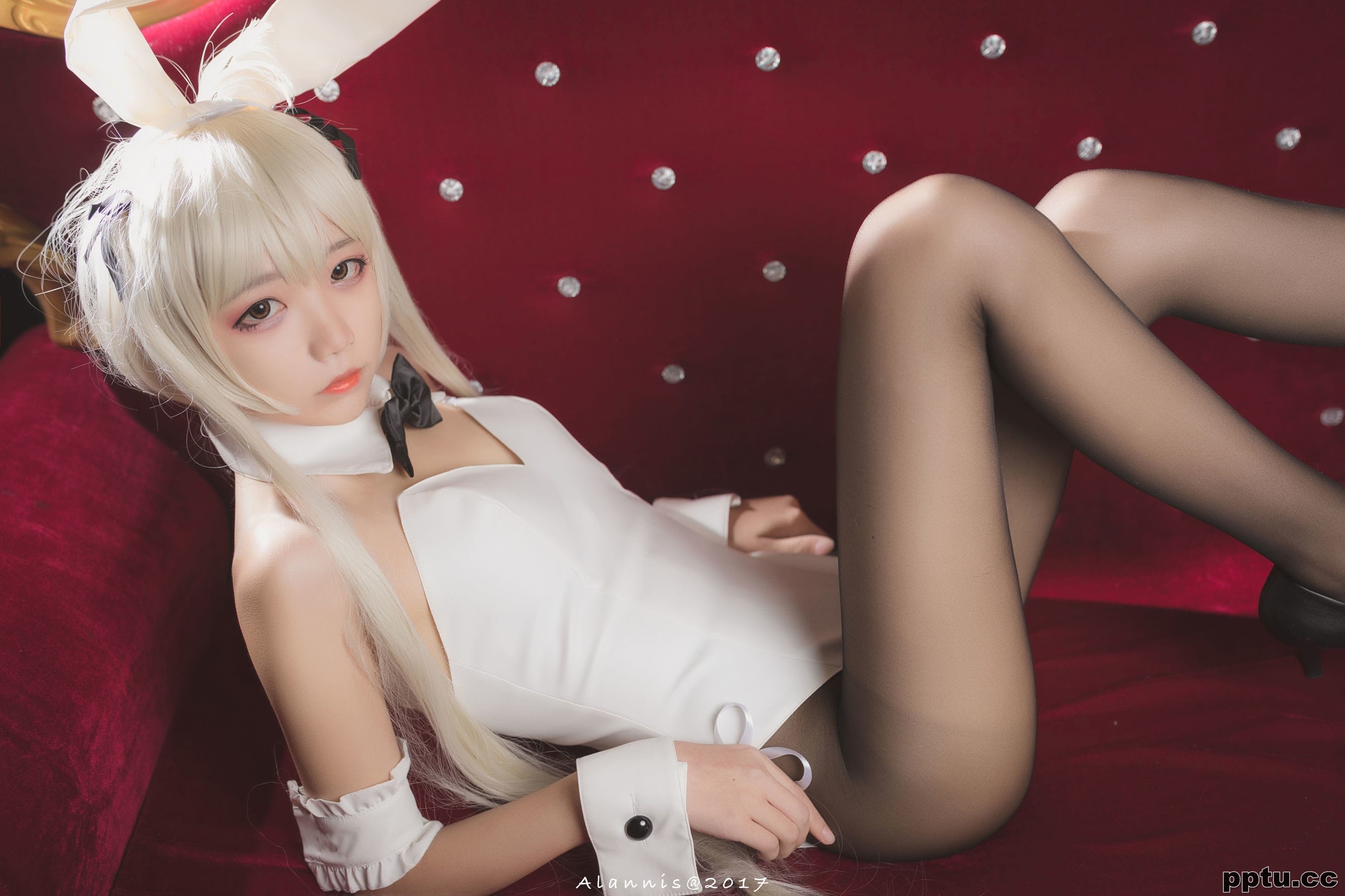 清纯少女五更百鬼《兔女郎+白丝美腿》 [COSPLAY美女] 写真集