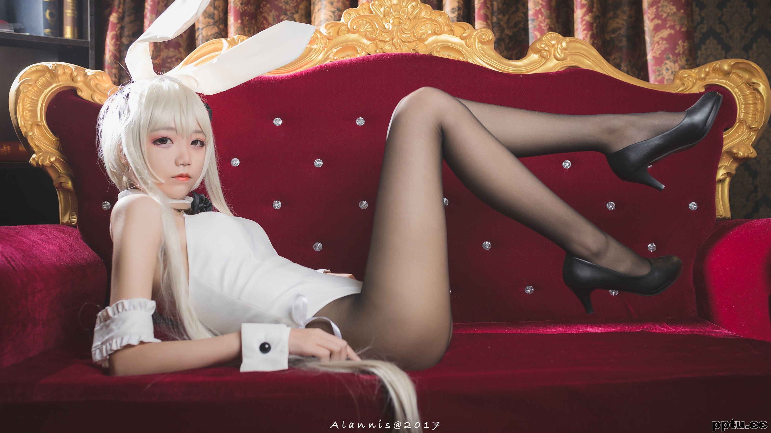 清纯少女五更百鬼《兔女郎+白丝美腿》 [COSPLAY美女] 写真集