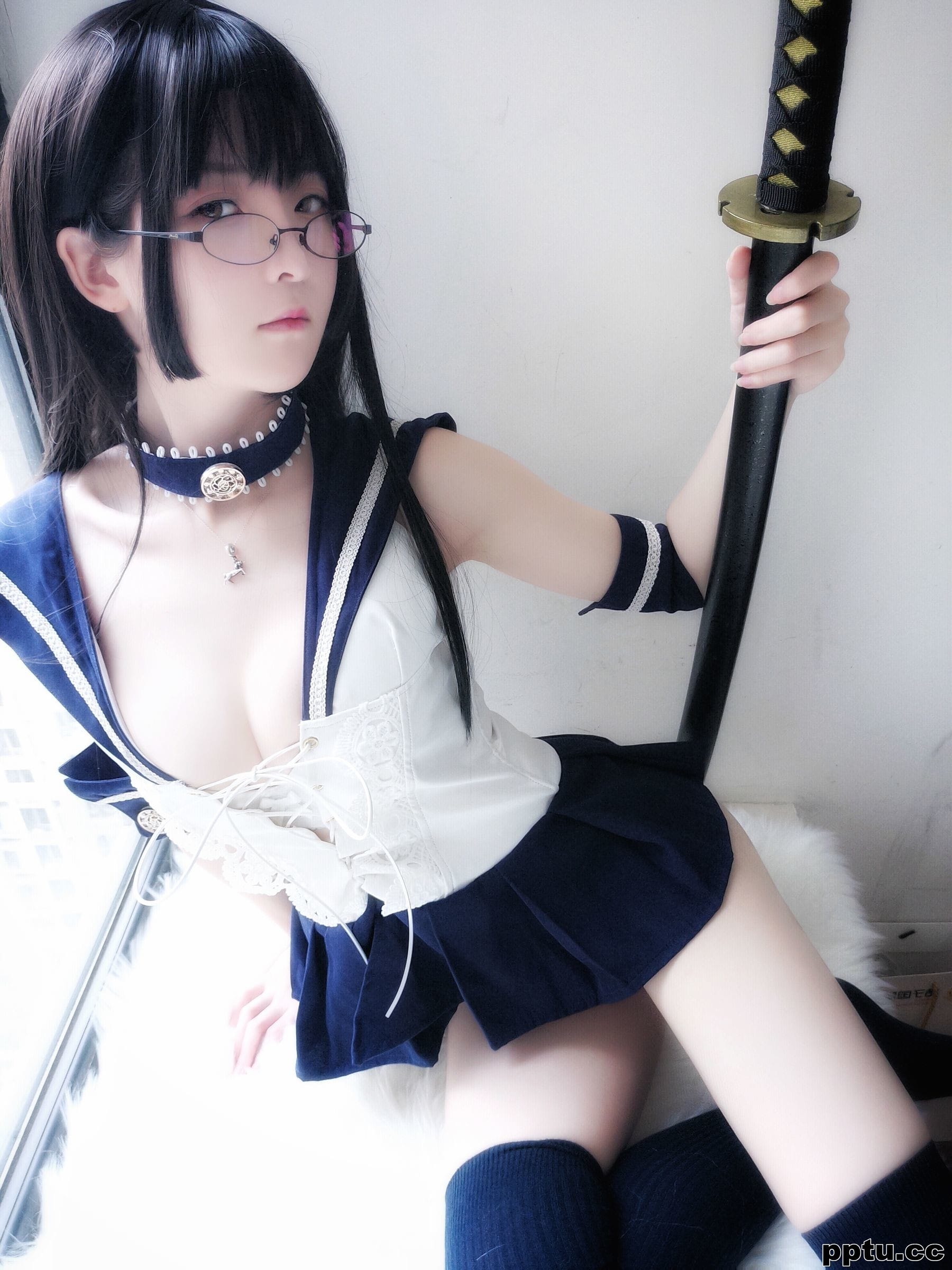 一小央泽《武士刀与水手服》 [萝莉COS] 写真集
