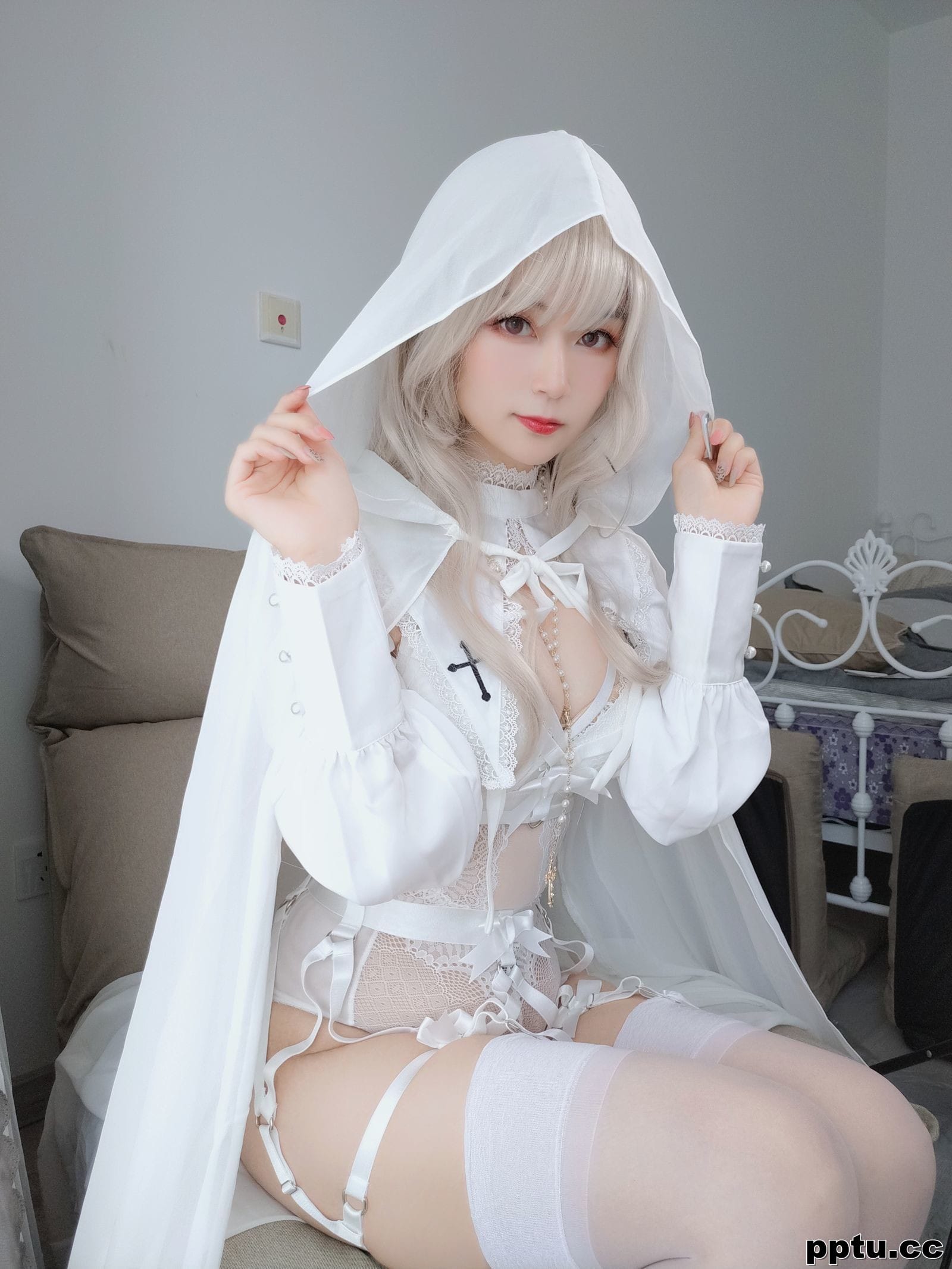 白银《纯白圣女》 [萝莉COS] 写真集