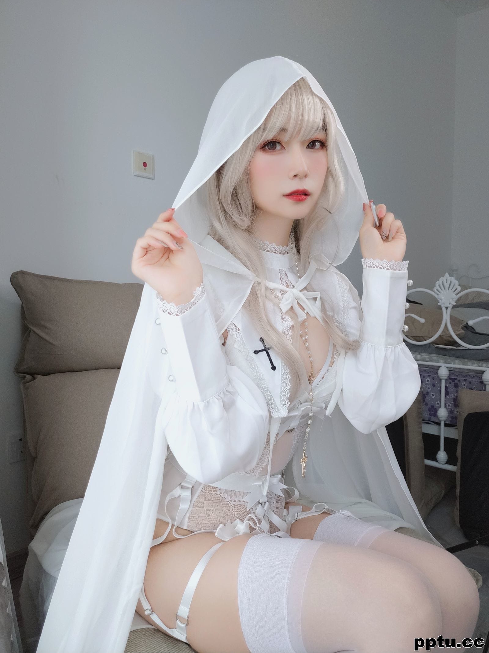 白银《纯白圣女》 [萝莉COS] 写真集