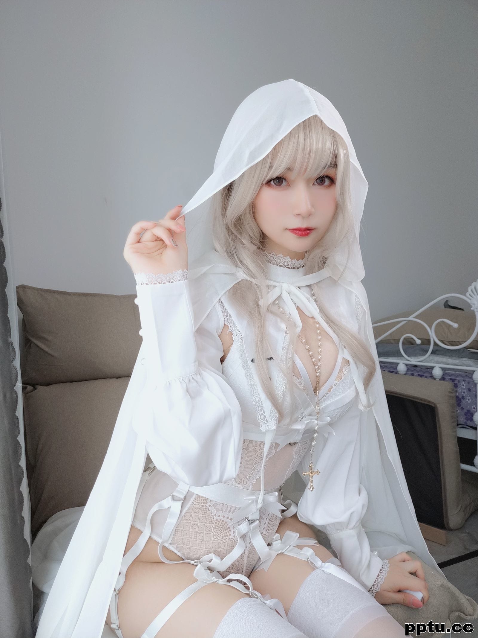 白银《纯白圣女》 [萝莉COS] 写真集