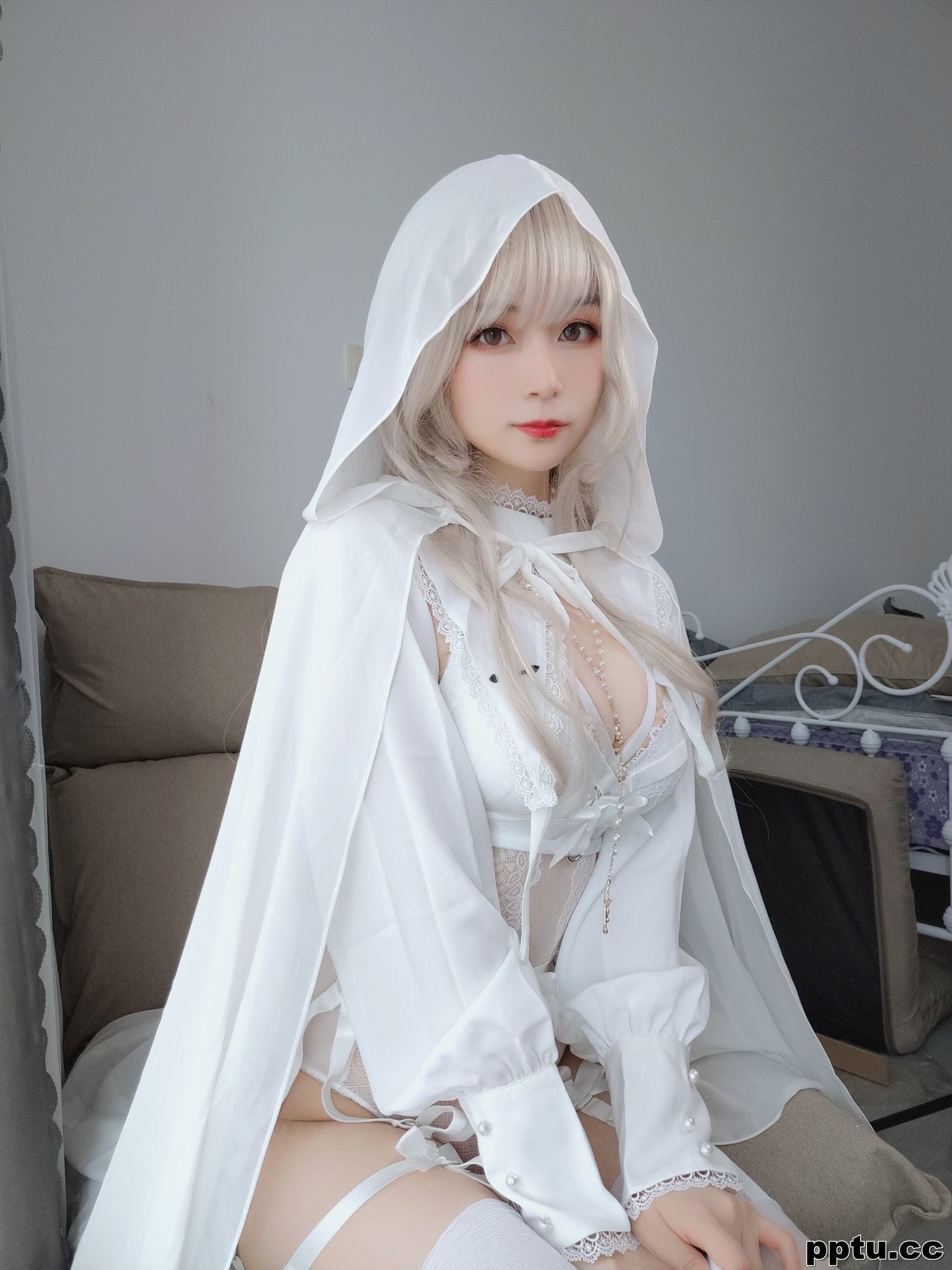 白银《纯白圣女》 [萝莉COS] 写真集