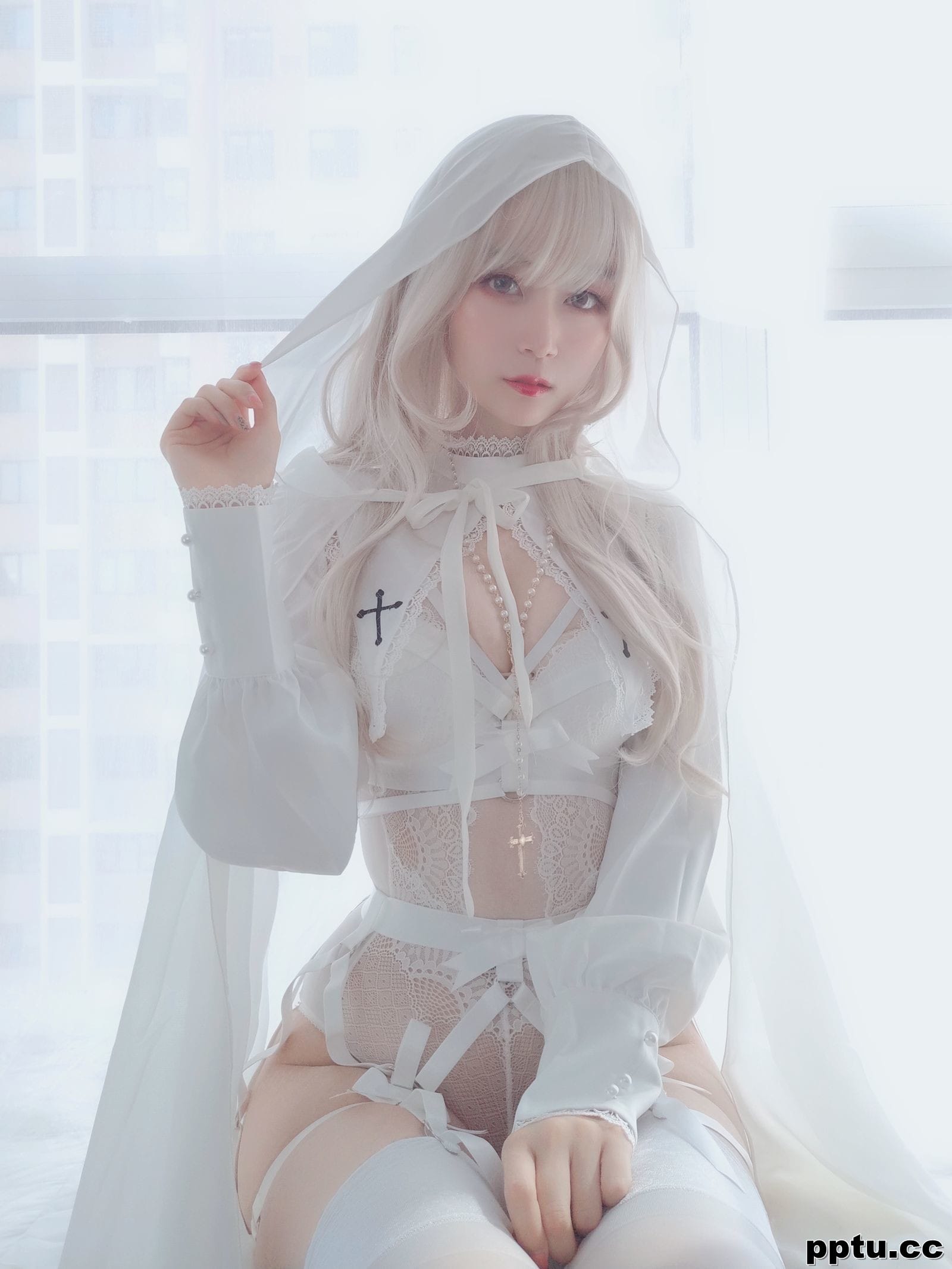 白银《纯白圣女》 [萝莉COS] 写真集