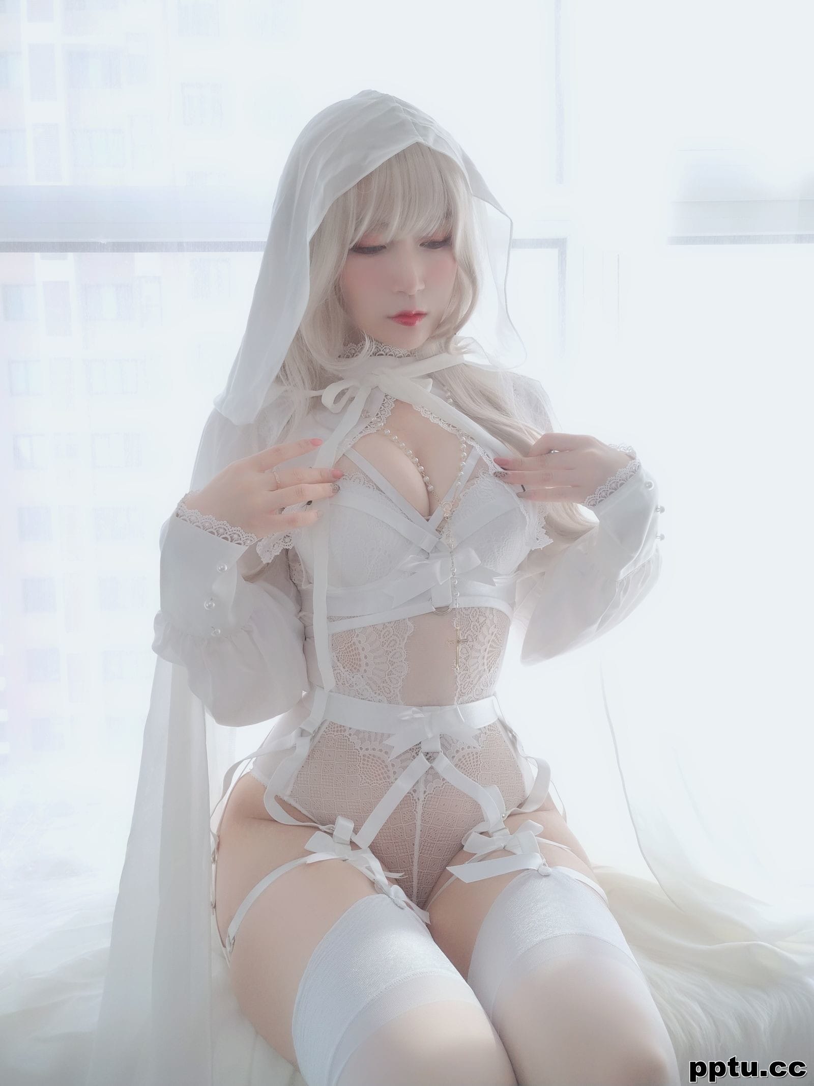 白银《纯白圣女》 [萝莉COS] 写真集
