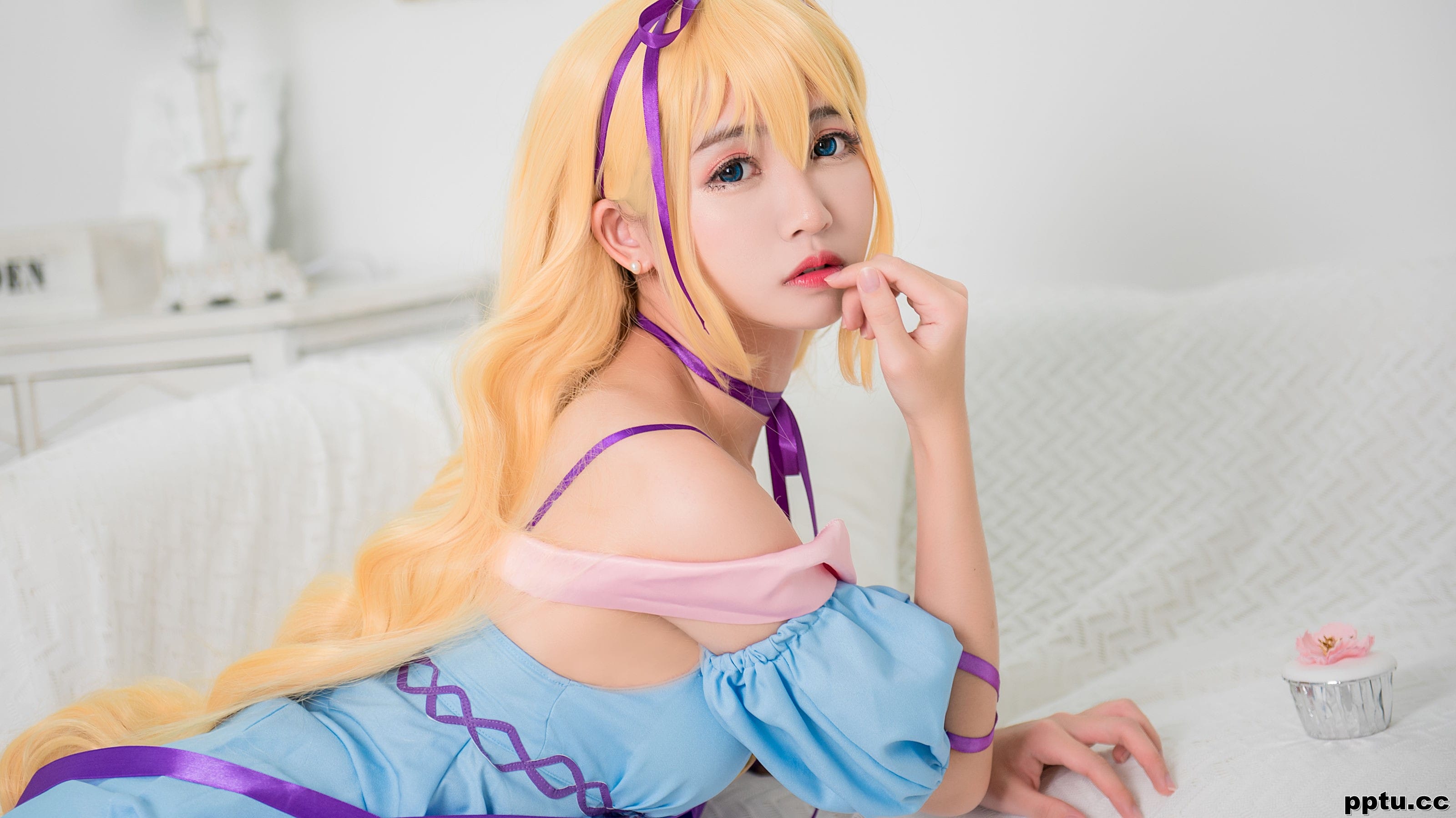 COSER鳗鱼霏儿《性感吊带睡裙》 [COSPLAY美女] 写真集