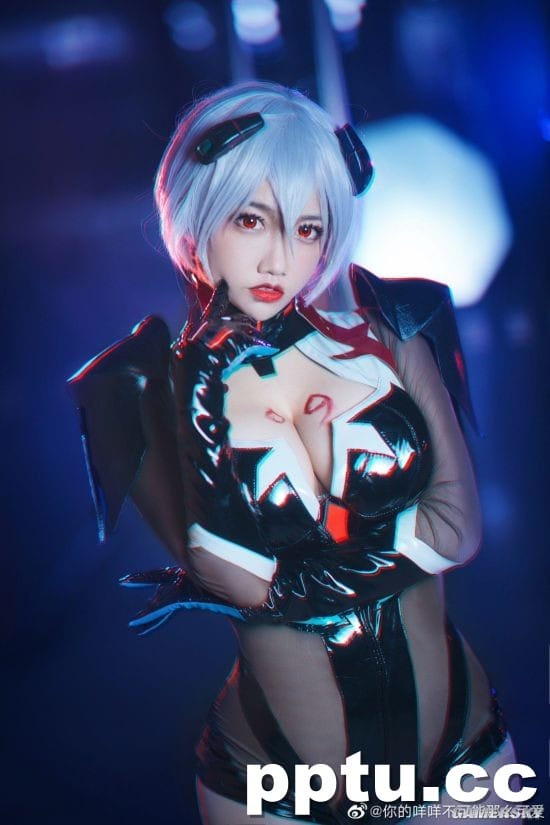 国内小姐姐《EVA》绫波丽战斗服COS 黑丝下的三无少女-皮皮兔动漫
