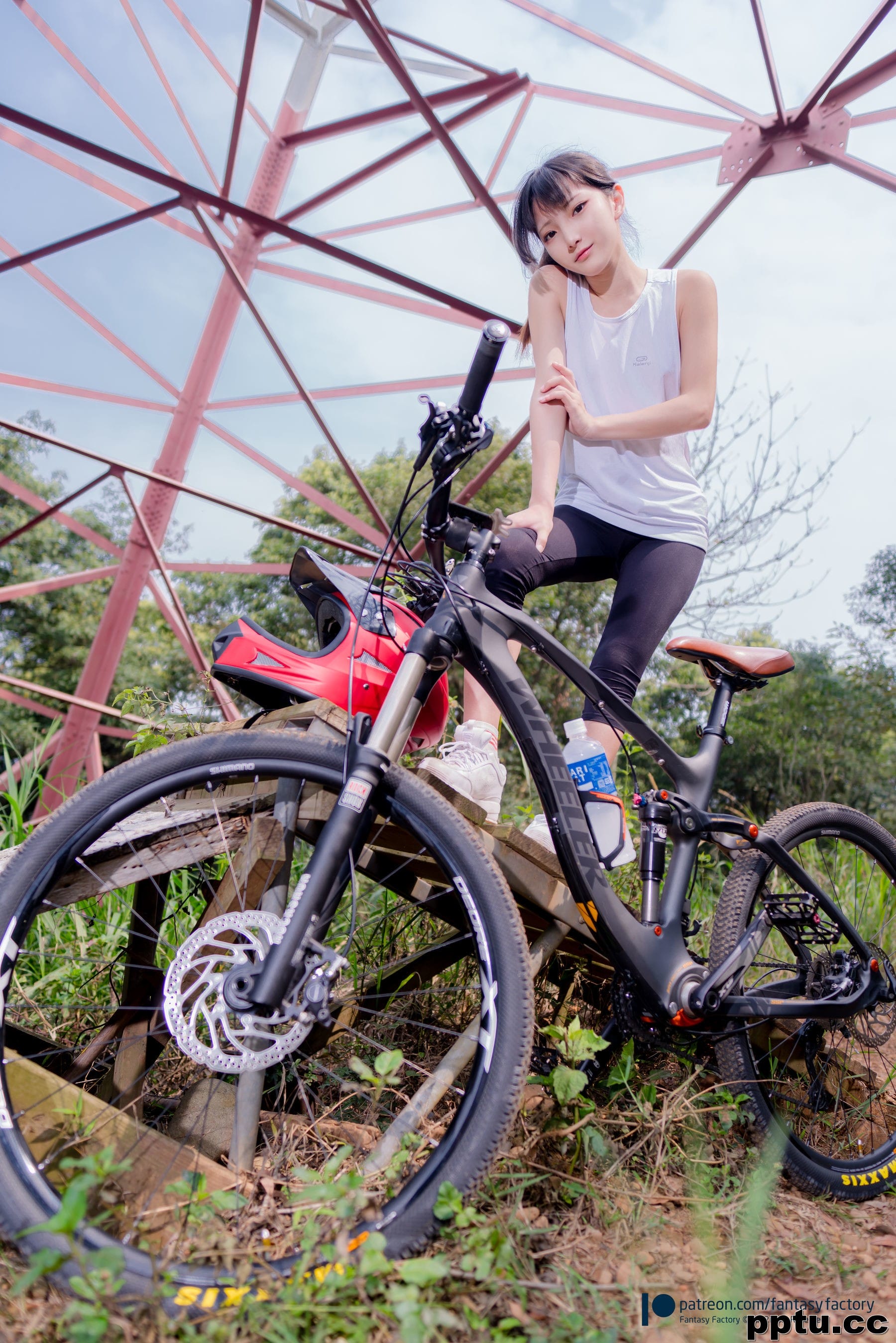 小丁Cosplay 《单车少女 黑胶 情趣网衫》 [Fantasy Factory] 写真集