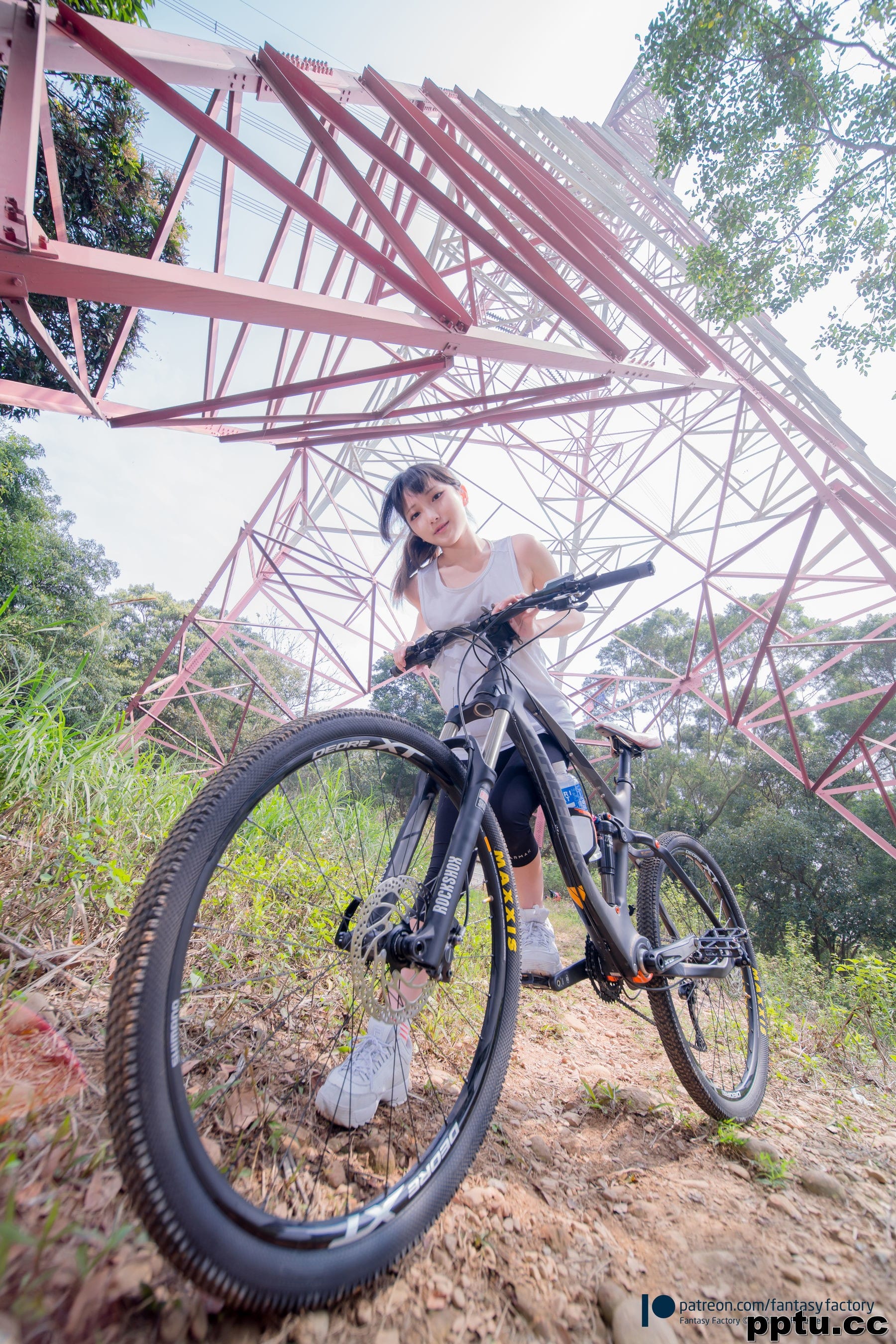 小丁Cosplay 《单车少女 黑胶 情趣网衫》 [Fantasy Factory] 写真集