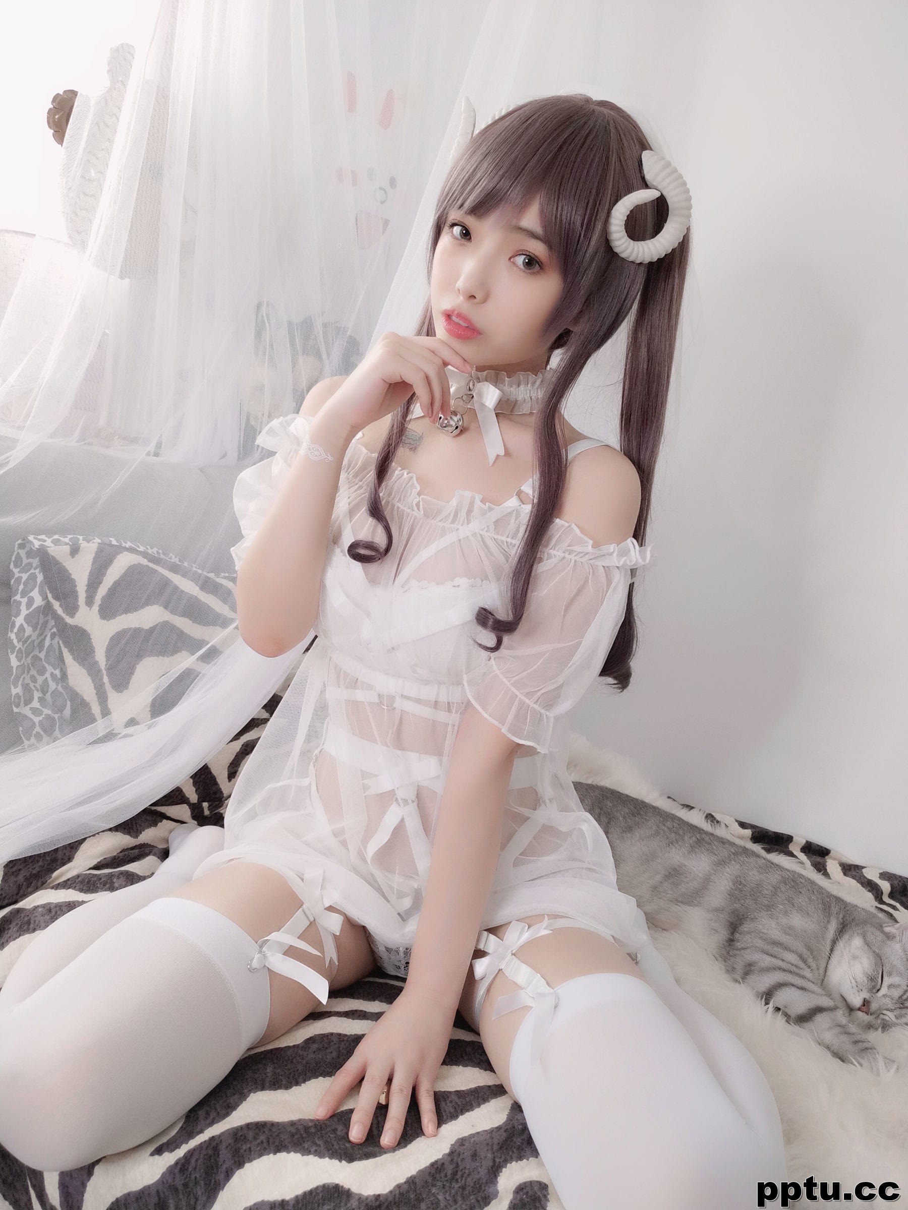 雯妹不讲道理《白色小绵羊》 [COSPLAY福利] 写真集