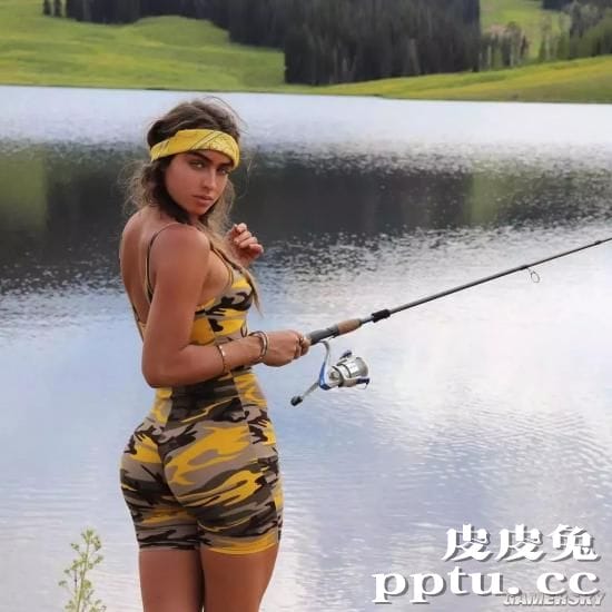 蜂腰翘臀却被质疑 丁字裤女王Sommer Ray怒怼网友