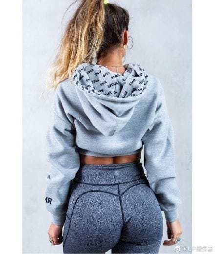 蜂腰翘臀却被质疑 丁字裤女王Sommer Ray怒怼网友