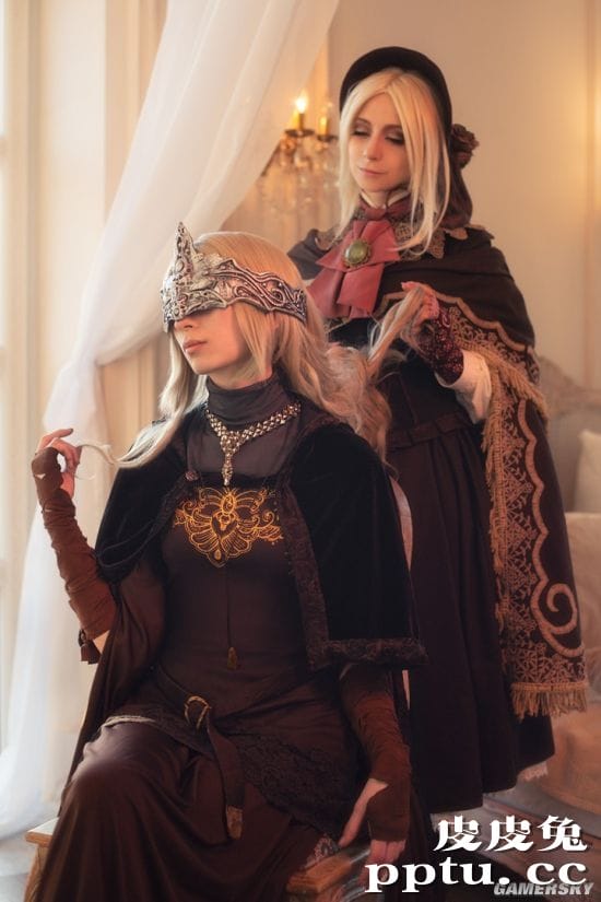 《黑魂》《血源》联动COS 老猎人看上了防火女？