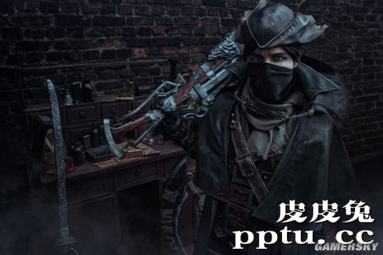 《黑魂》《血源》联动COS 老猎人看上了防火女？