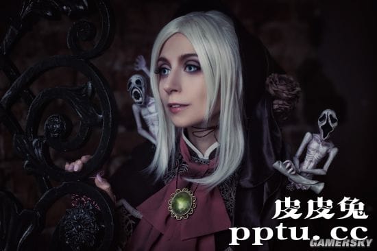 《黑魂》《血源》联动COS 老猎人看上了防火女？