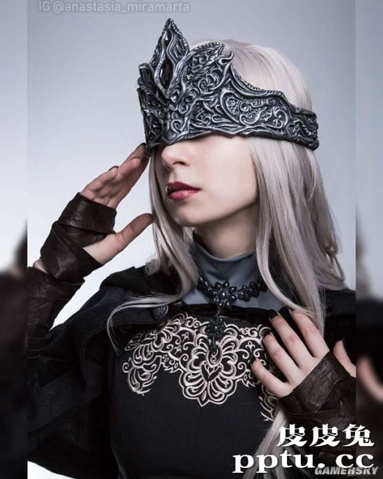 《黑魂》《血源》联动COS 老猎人看上了防火女？