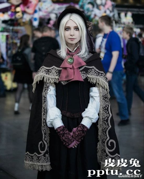 《黑魂》《血源》联动COS 老猎人看上了防火女？