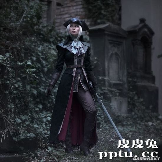 《黑魂》《血源》联动COS 老猎人看上了防火女？