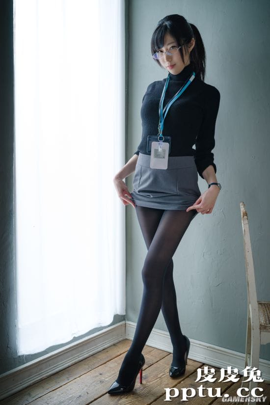 黑丝画师专属节日 推特正妹纷纷晒出黑丝裤袜美照