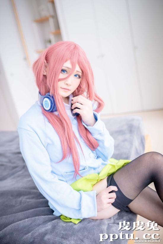 黑丝画师专属节日 推特正妹纷纷晒出黑丝裤袜美照