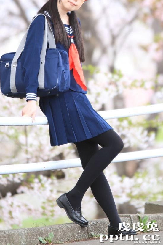 黑丝画师专属节日 推特正妹纷纷晒出黑丝裤袜美照