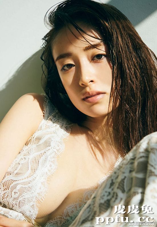 真人版娜美泉里香推出第二部写真 犯规版身材要溢出来了