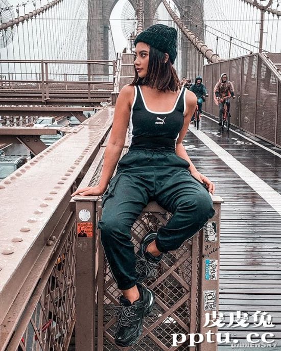 网红混血正妹晒宅家的理想与现实 恶搞丑照才是本体