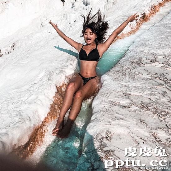 网红混血正妹晒宅家的理想与现实 恶搞丑照才是本体