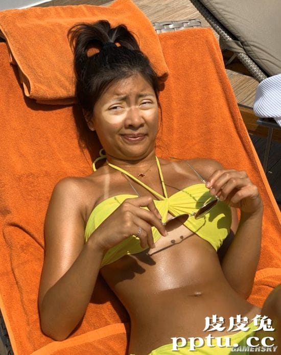 网红混血正妹晒宅家的理想与现实 恶搞丑照才是本体