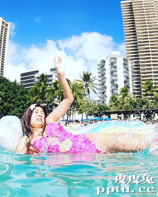 网红混血正妹晒宅家的理想与现实 恶搞丑照才是本体