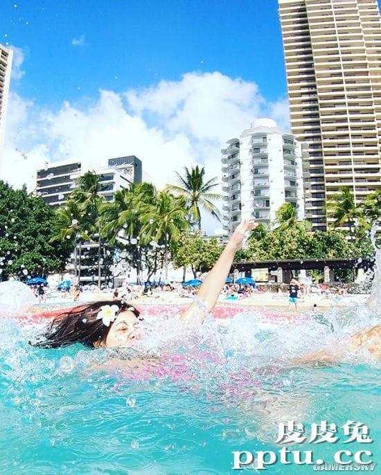 网红混血正妹晒宅家的理想与现实 恶搞丑照才是本体