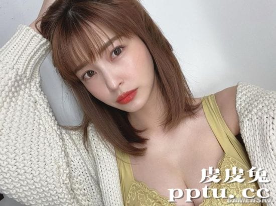 衣服快包不住的好身材 写真女星岸明日香