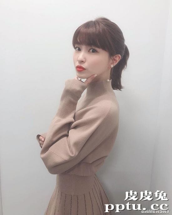 衣服快包不住的好身材 写真女星岸明日香