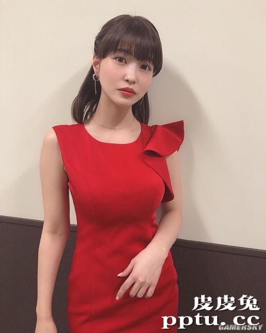 衣服快包不住的好身材 写真女星岸明日香